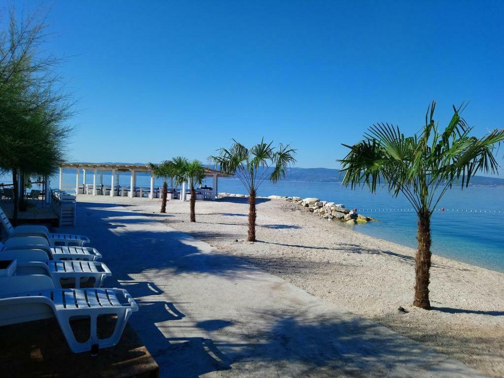 Apartment Bluebay Dugi Rat Esterno foto